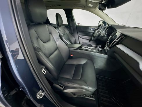 Used 2020 Volvo XC60 T5 Momentum image 30