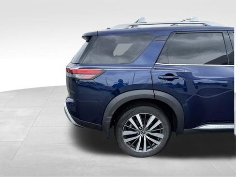 Used 2022 Nissan Pathfinder Platinum w/ Cargo Package AWD/4WD image 4