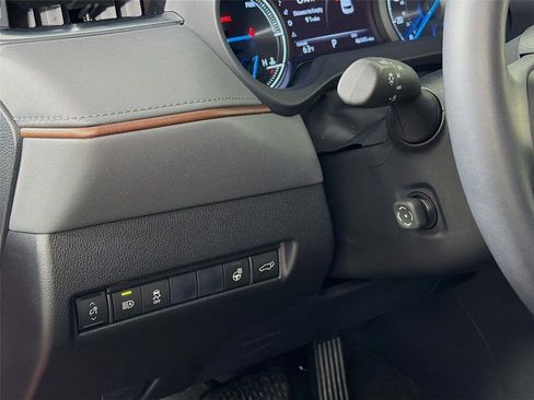 Used 2021 Toyota Venza XLE w/ Activity Package (TMS) AWD/4WD image 10