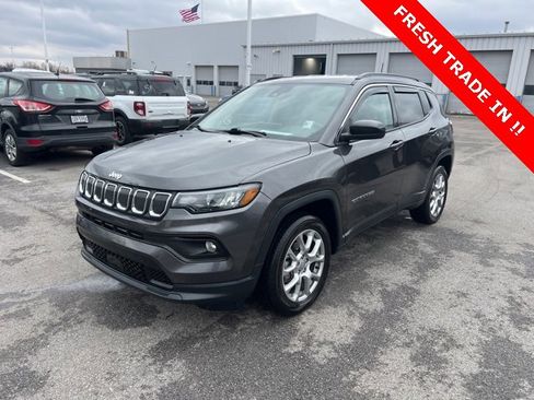 Used 2022 Jeep Compass Latitude image 3