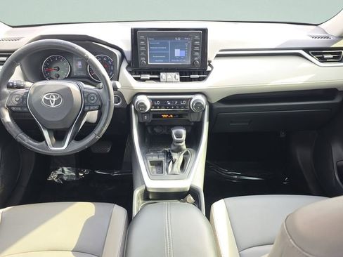Used 2019 Toyota RAV4 XLE Premium FWD image 11