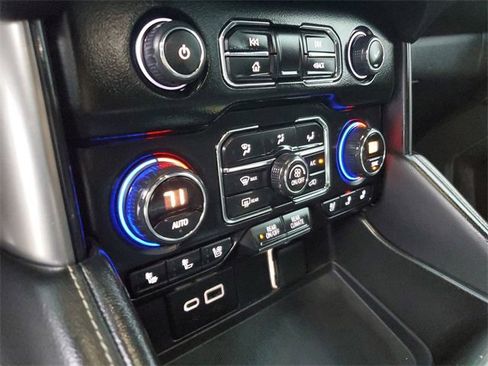 Used 2021 Chevrolet Tahoe Premier w/ Premium Package image 23