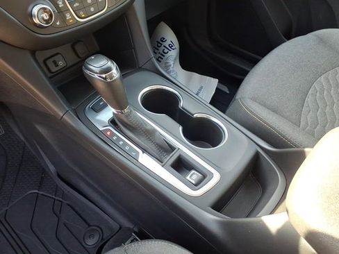 Used 2018 Chevrolet Equinox LT image 20