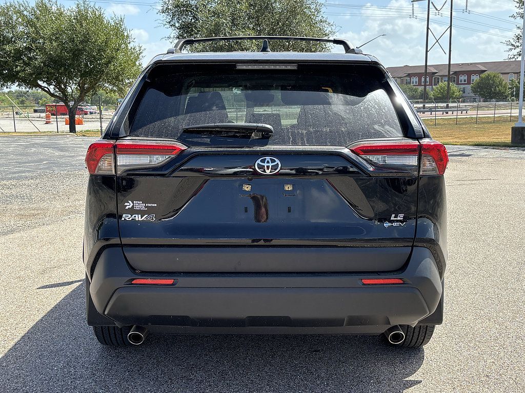 Used 2025 Toyota RAV4 LE AWD/4WD image 5