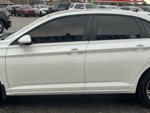 Used 2024 Volkswagen Jetta SE image 5