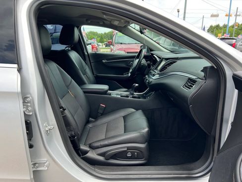 Used 2019 Chevrolet Impala LT FWD image 12