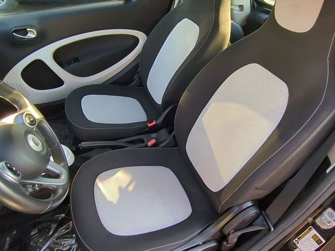 Used 2018 smart fortwo electric drive image 18