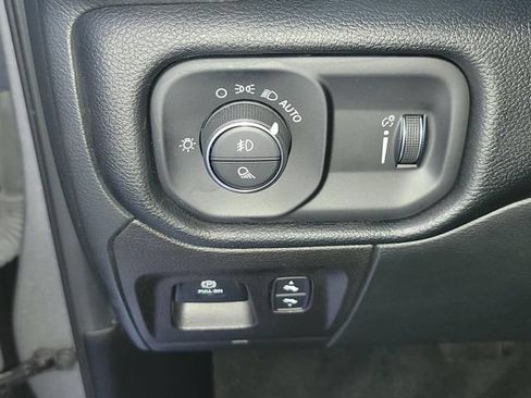 Used 2022 RAM 1500 Big Horn AWD/4WD image 30