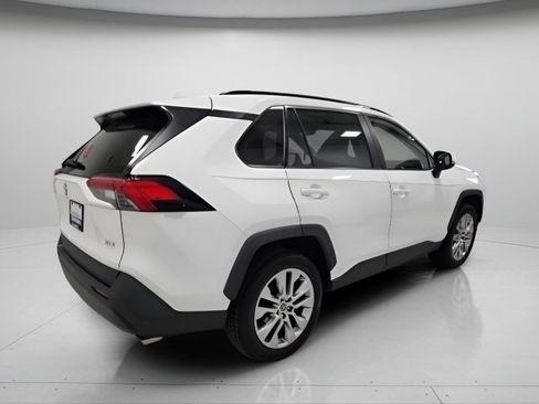 Used 2019 Toyota RAV4 XLE Premium image 12