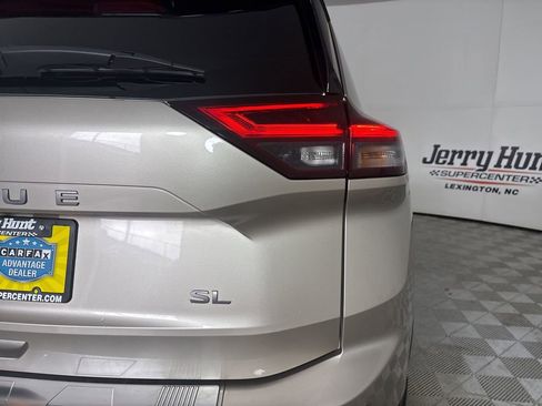 Used 2025 Nissan Rogue SL w/ Tech Package image 35