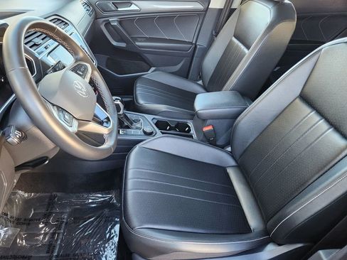 Certified 2024 Volkswagen Tiguan SE image 7