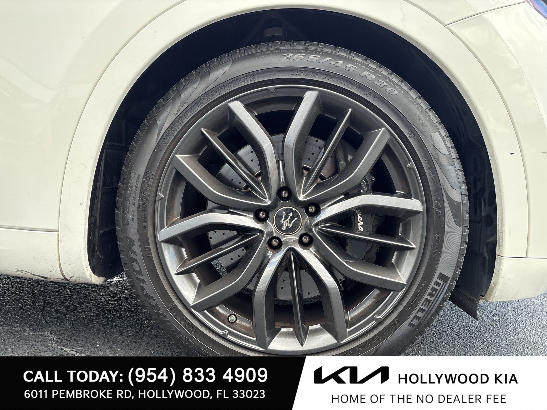 Used 2024 Maserati Levante GT Ultima AWD/4WD image 17