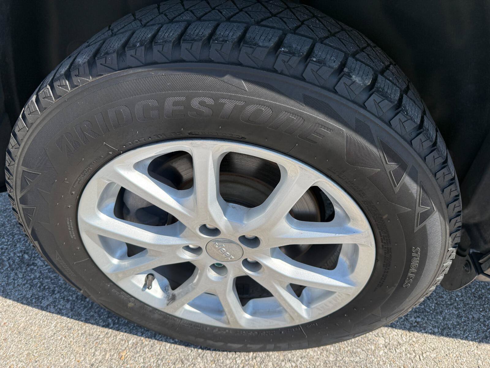 Used 2018 Jeep Cherokee Latitude AWD/4WD image 19