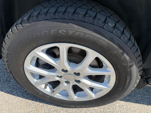 Used 2018 Jeep Cherokee Latitude AWD/4WD image 19