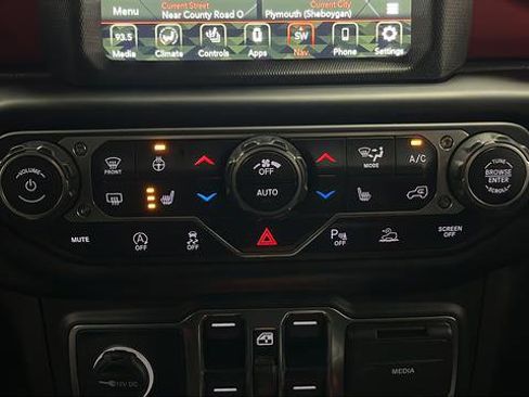 Used 2022 Jeep Wrangler Unlimited Rubicon w/ LED Lighting Group AWD/4WD image 23