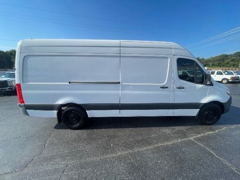 Used 2023 Mercedes-Benz Sprinter 2500 image 7