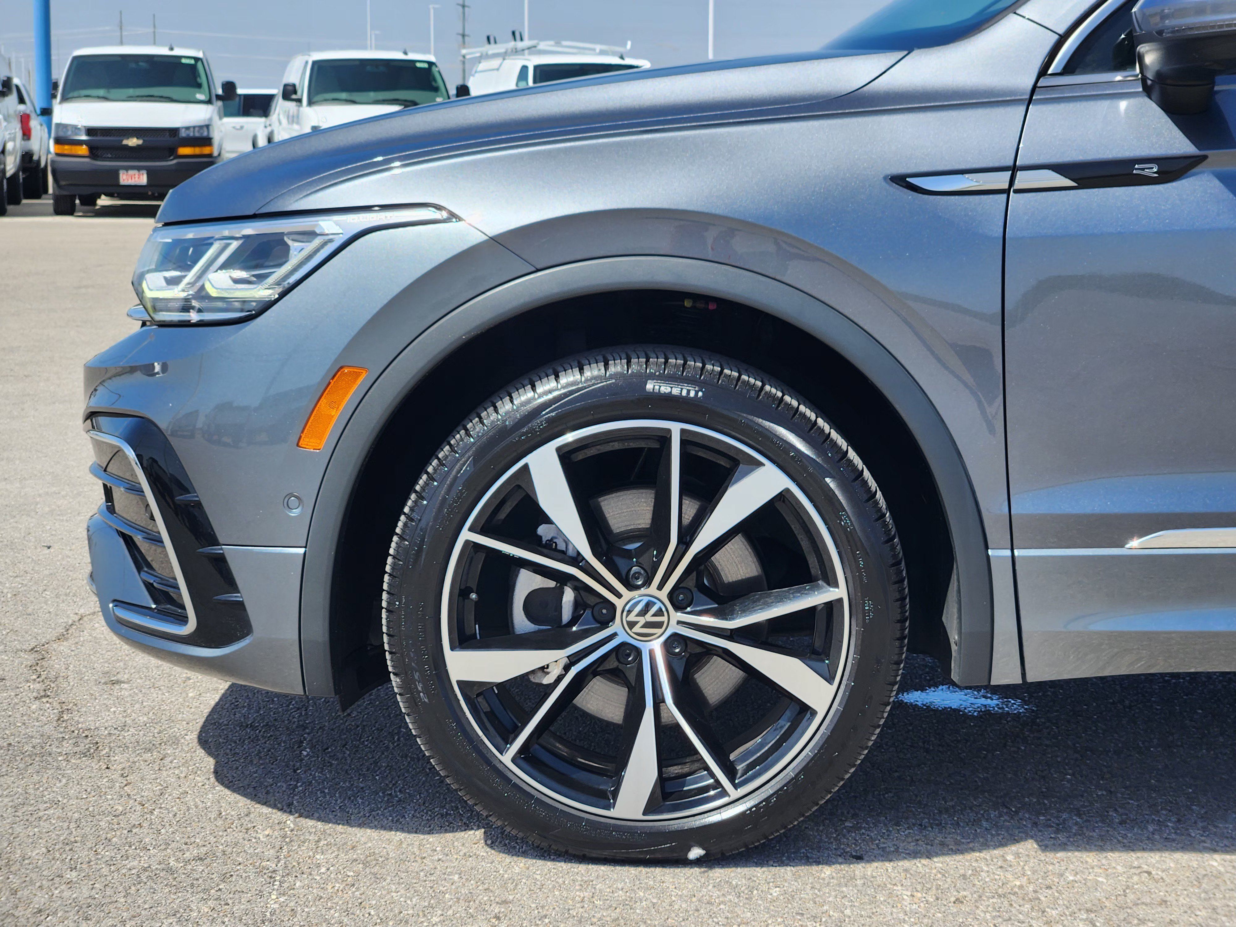 Used 2023 Volkswagen Tiguan SEL R-Line AWD/4WD image 9