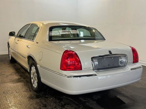 Used 2007 Lincoln Town Car Signature Limited RWD image 6