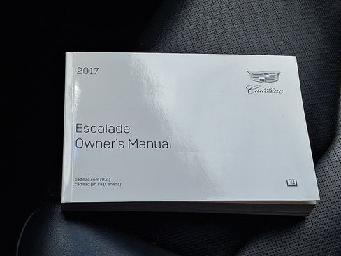 Used 2017 Cadillac Escalade Luxury AWD/4WD image 27