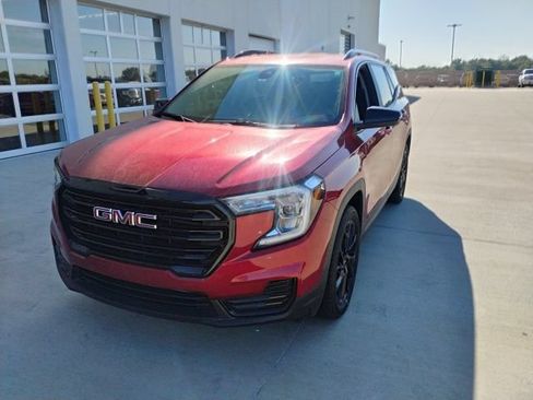 Used 2024 GMC Terrain SLE w/ Driver Convenience Package FWD image 7