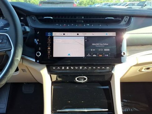New 2026 Jeep Grand Cherokee L Limited w/ Luxury Tech Group II AWD/4WD image 7