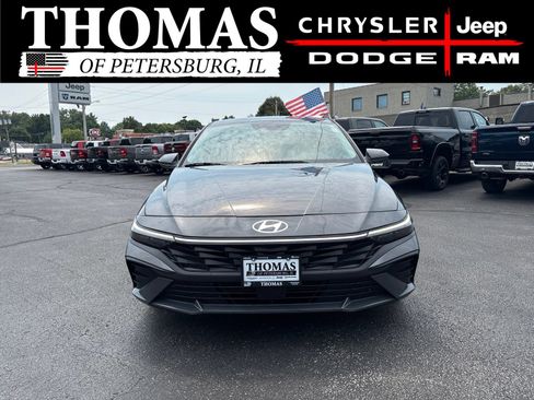 Used 2025 Hyundai Elantra SEL FWD image 2