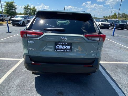 Used 2020 Toyota RAV4 XLE FWD image 6
