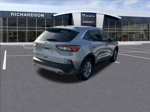 Used 2022 Ford Escape SE w/ Cold Weather Package image 5