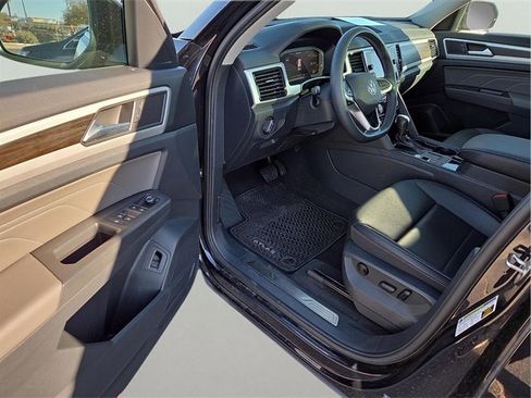 Used 2023 Volkswagen Atlas SE image 13