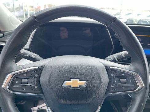 Certified 2025 Chevrolet Trax LT w/ LT Convenience Package image 11