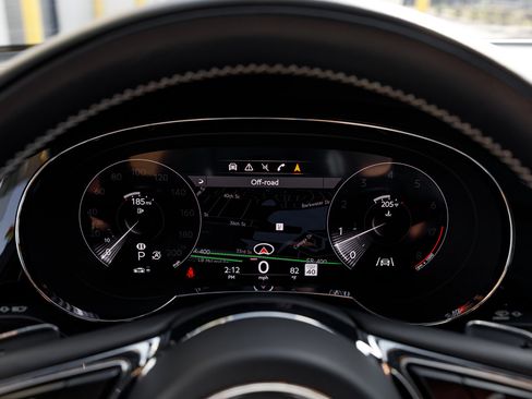 Used 2022 Bentley Bentayga image 37