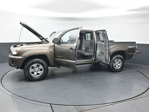 Used 2013 Toyota Tacoma 4x4 Access Cab V6 w/ TRD Off-Road Pkg image 36