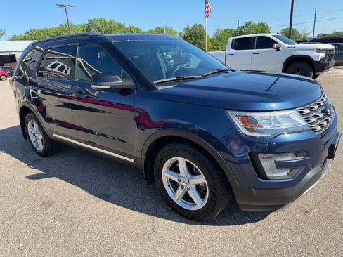 Used 2016 Ford Explorer XLT AWD/4WD image 7