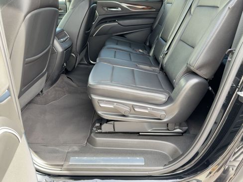 Certified 2023 Cadillac Escalade ESV Luxury image 12