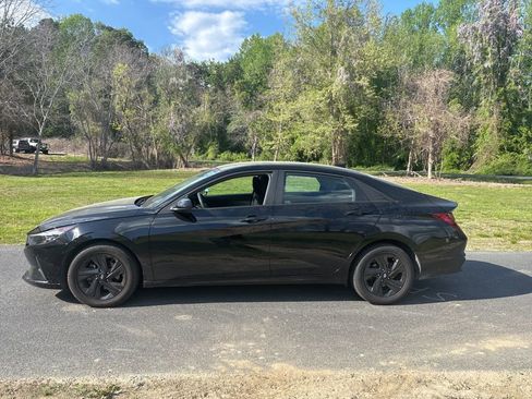 Used 2023 Hyundai Elantra SEL image 8