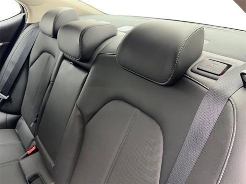 Used 2025 Genesis G70 2.5T image 35