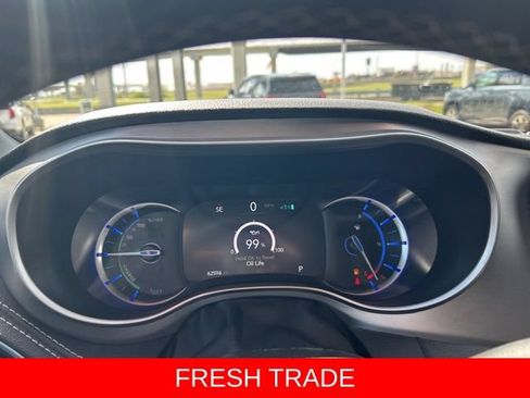 Used 2024 Chrysler Pacifica Premium FWD image 26