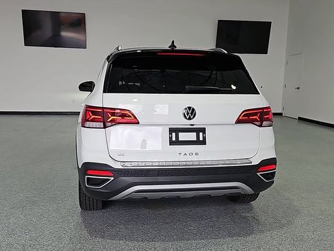 Certified 2023 Volkswagen Taos SE FWD image 7