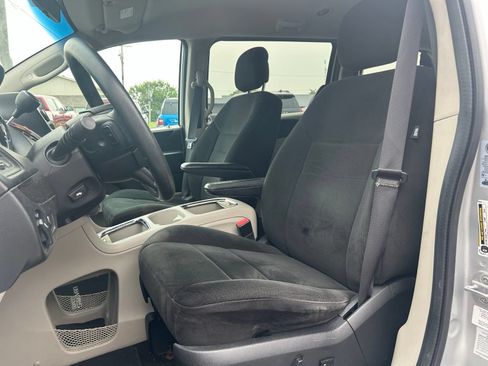Used 2012 Dodge Grand Caravan SXT FWD image 23