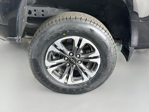 Used 2021 Chevrolet Colorado Z71 w/ Safety Package RWD image 32