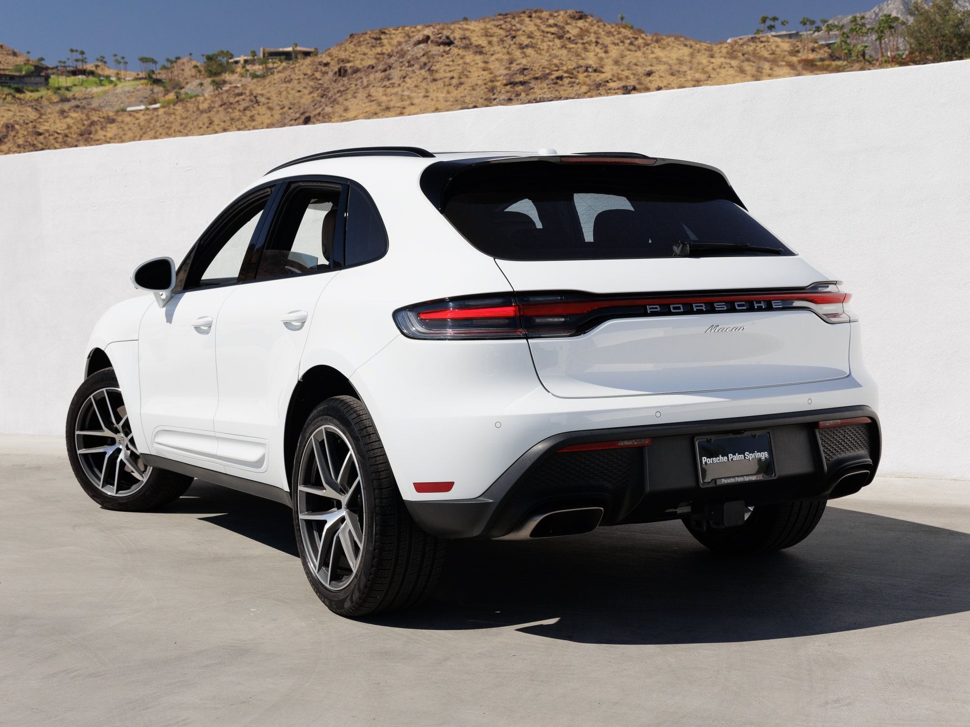 Used 2026 Porsche Macan AWD/4WD image 3