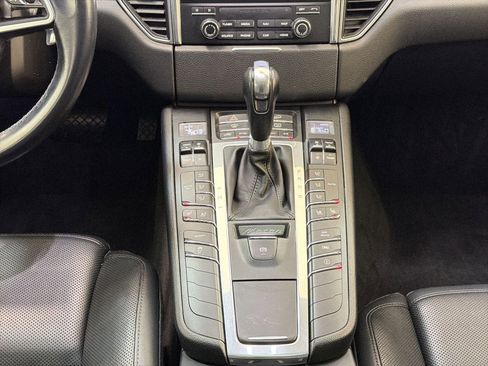 Used 2018 Porsche Macan AWD/4WD image 18