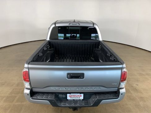 Used 2020 Toyota Tacoma TRD Off-Road w/ Technology Package AWD/4WD image 11
