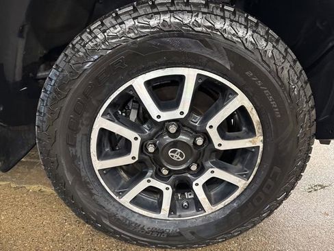 Used 2017 Toyota Tundra Limited w/ Limited Premium Package AWD/4WD image 10