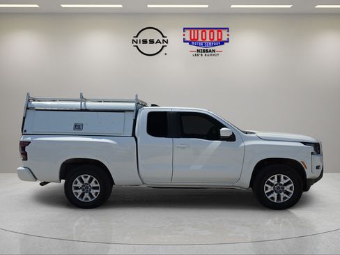 Used 2023 Nissan Frontier SV w/ Technology Package AWD/4WD image 2