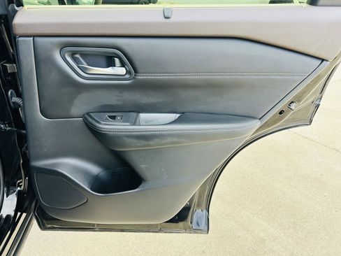 Used 2023 Nissan Rogue SV w/ SV Premium B Package image 27