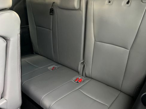 Used 2024 Toyota Highlander LE image 15