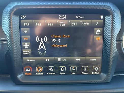 Used 2022 Jeep Wrangler Unlimited Sahara w/ Cold Weather Group image 16