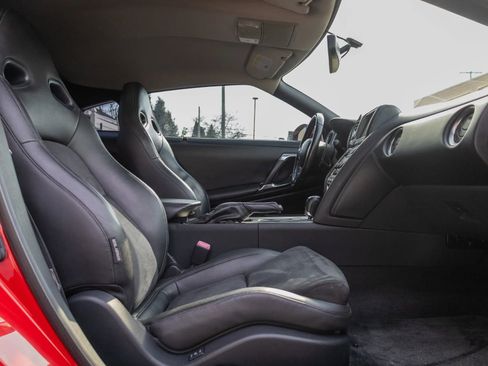Used 2010 Nissan GT-R Premium image 51