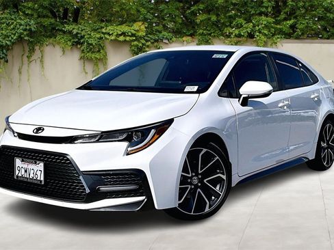 Certified 2022 Toyota Corolla SE image 3